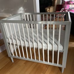 Crib And Deluxe 2.75 Inch Mattress