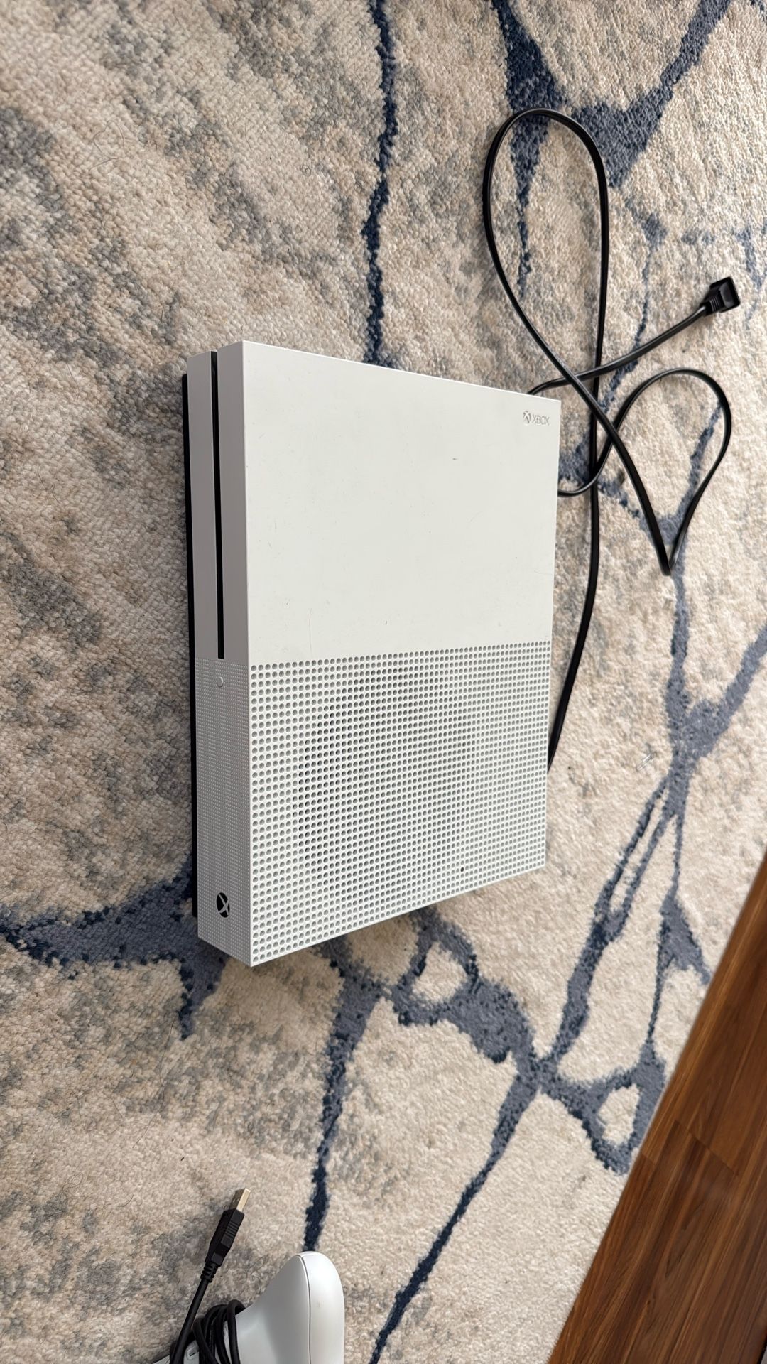 White Xbox One S + Controller – 500GB – Great Condition – $175 OBO
