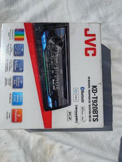 Kenwood car stereo wit cd player USB blue tooth
