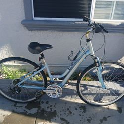 Women's 700c Aluminum Diamondback Vital 2 Hybrid Bike