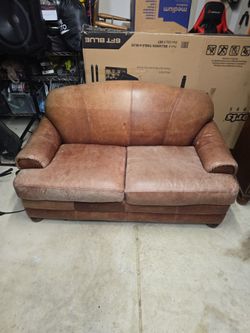 Brown Leather Loveseat – Distressed / Vintage Look