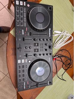Numark Mixtrack Platinum FX