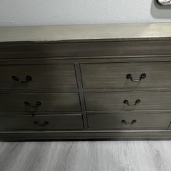 Gray Wooden dresser with six drawers