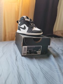 Jordan 1 Mid SE