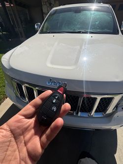 Llaves de autos / car keys and remotes.