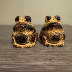 Vintage Speckled Ceramic Frog Salt and Pepper Shakers