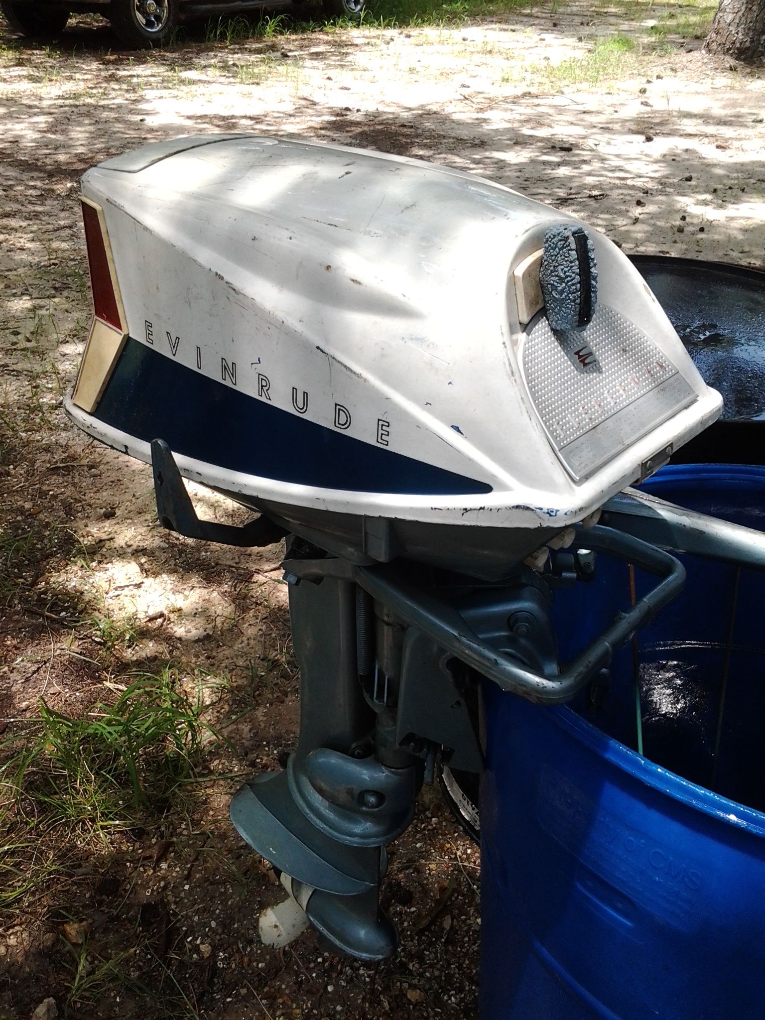 Evinrude fisherman outboard motor