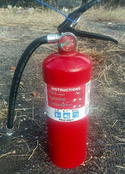First Alert Pro5 Rechargeable Commercial Fire Extinguisher