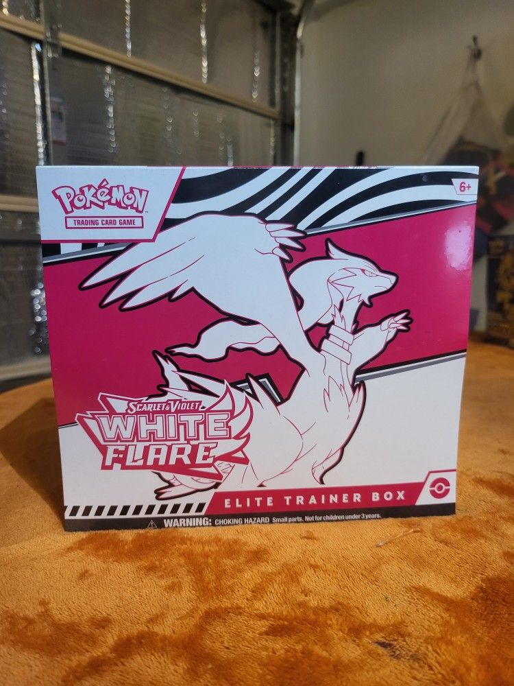 Pokemon White Flare Elite Trainer Box