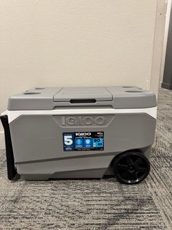 Igloo MaxCold Latitude 90 Quart Roller Cooler