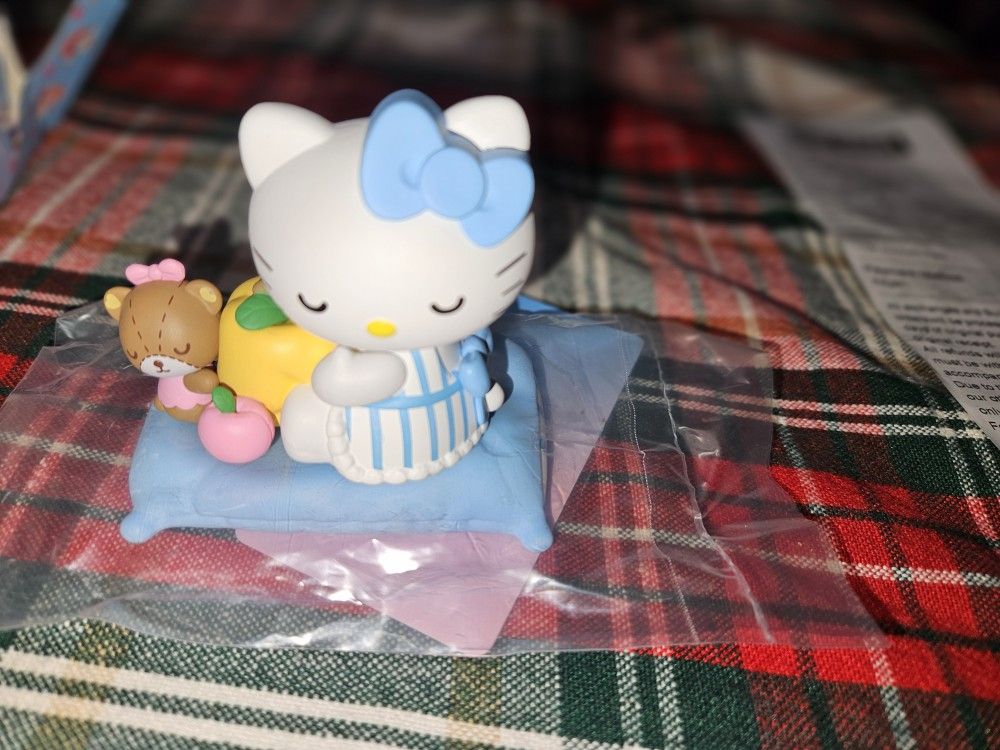 Popmart Hello Kitty Fall Asleep