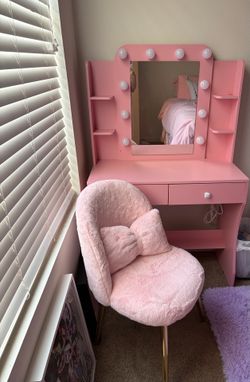 Girl’s vanity and chair