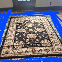 Timeless heat set area rug, Black in Excellent condition. 
Design is Abbasi 
Size :5'3" x 7'3"/160 x 220 
