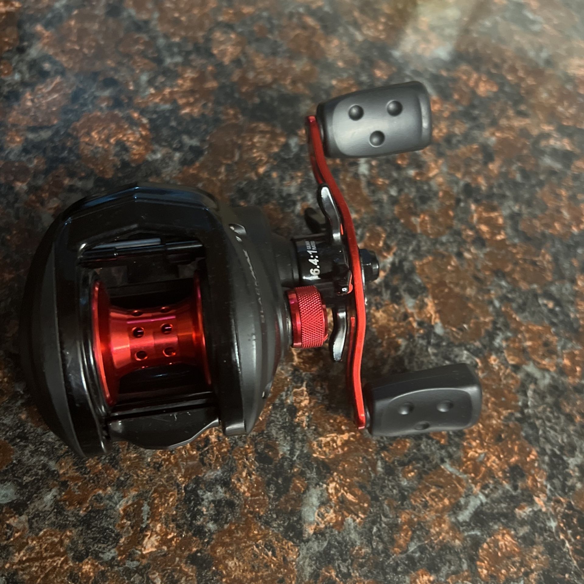 BlackMax baitcaster