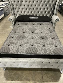 Brand New Pillow Top *Mattress* set in Packaging