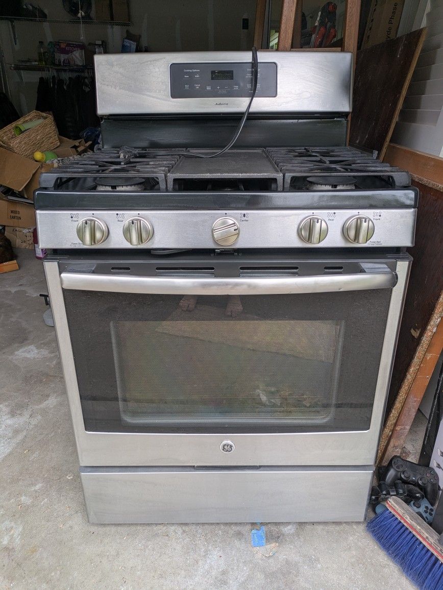 GE Adora Gas Range 30" With Griddle Grate