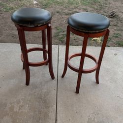 2 Bar Stools 