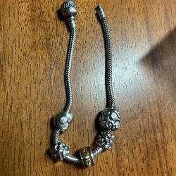 Pandora bracelet with 5 Pandora charms