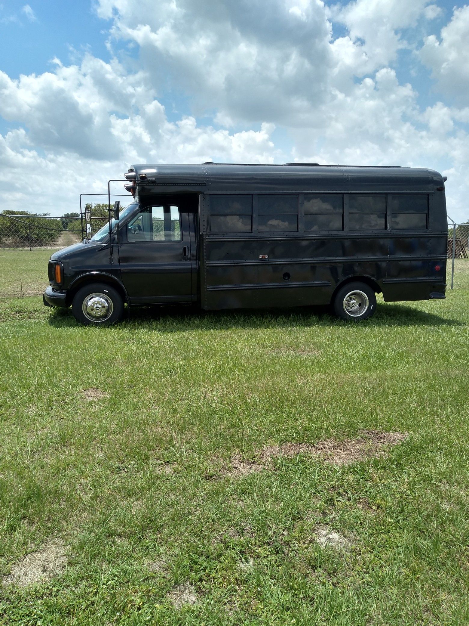 GMC 2002 School Bus camper