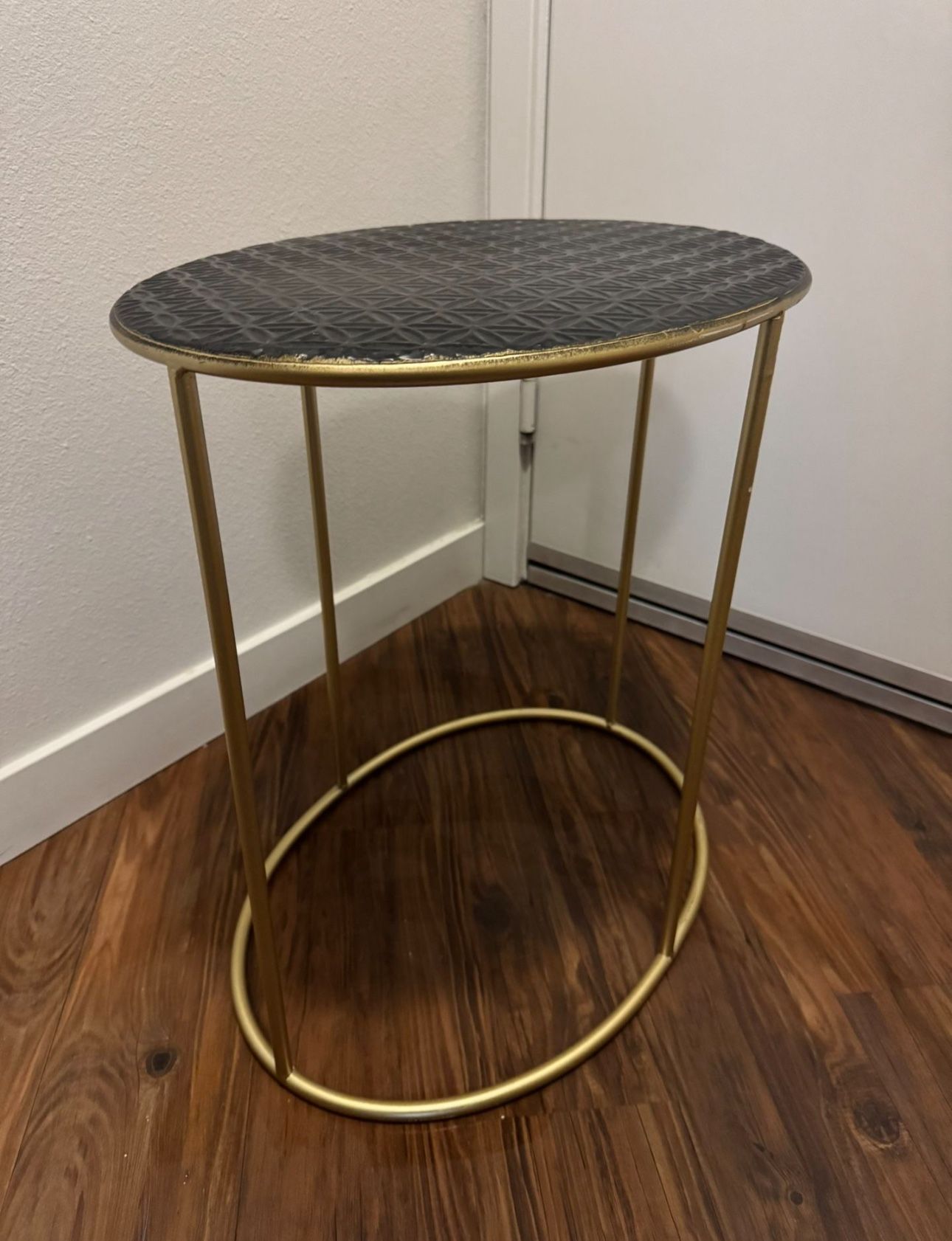 Coffee tables / corner tables