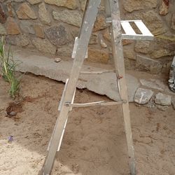 Ladder (4 Feet Tall ) 