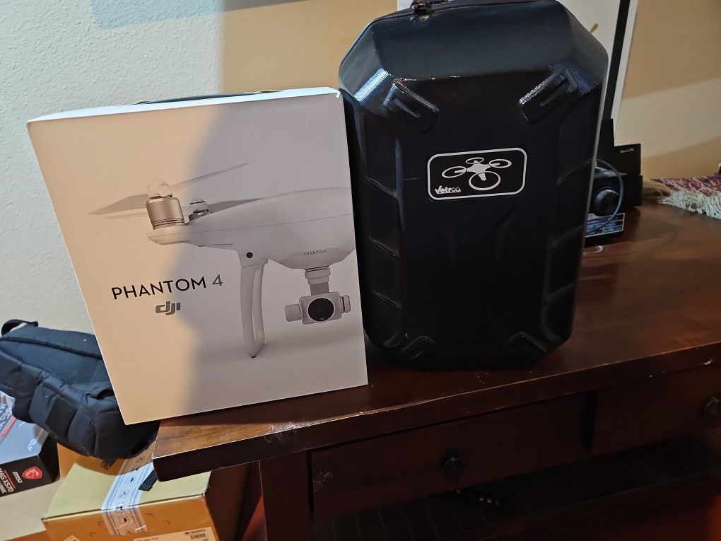DJI PHANTOM 4. $500