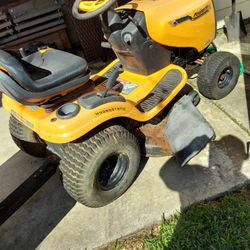 Poulan PRO Riding Lawnmower 42