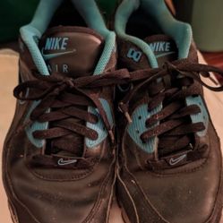 Boys Mens Air Max 9.5 Black, White + Blue Leather Running Low Top Tennis Shoes 317551 Barely Worn.