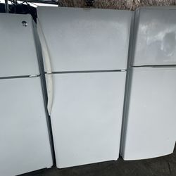 White Frigidaire Top Freezer Apt Size Fridge 