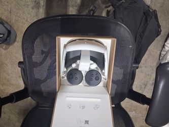 New MetaQuest 3 for sale