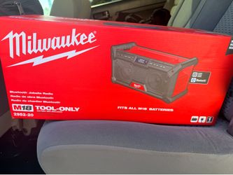 Milwaukee M18 job site radio