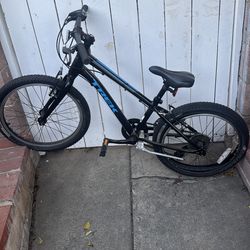Trek Superfly Childs mountain bike