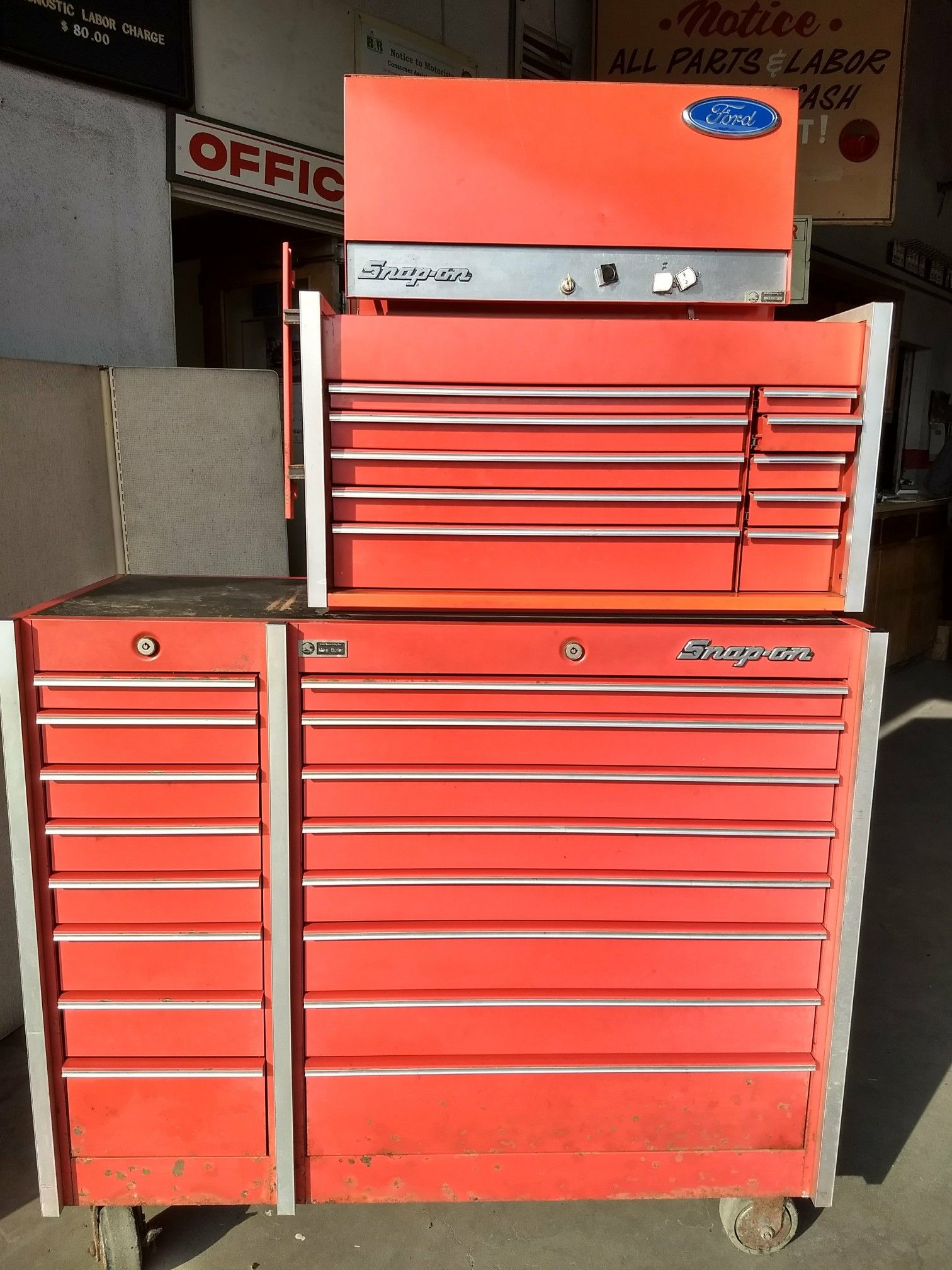SNAP-ON LOADED TOOL BOX