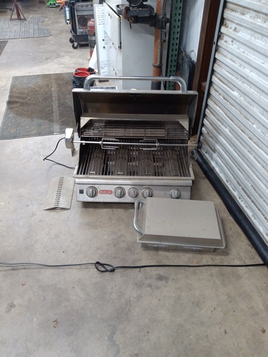 32-in Bull Barbecue Pit With Side Burner And Rotisserie