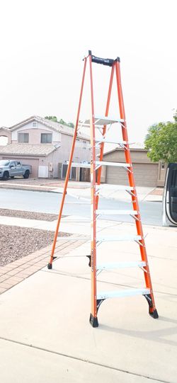 8 FT LOUISVILLE HD PLATFORM LADDER