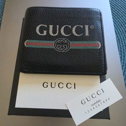 Gucci classic leather wallet 