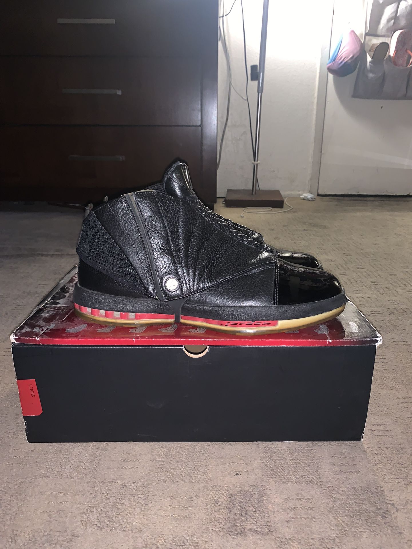 Air Jordan 16 Bred - Main Image