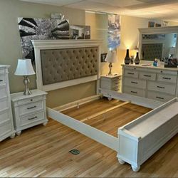 Kanwyn Whitewash Upholstered Storage Bedroom Set