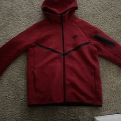 Red Nike Tech 