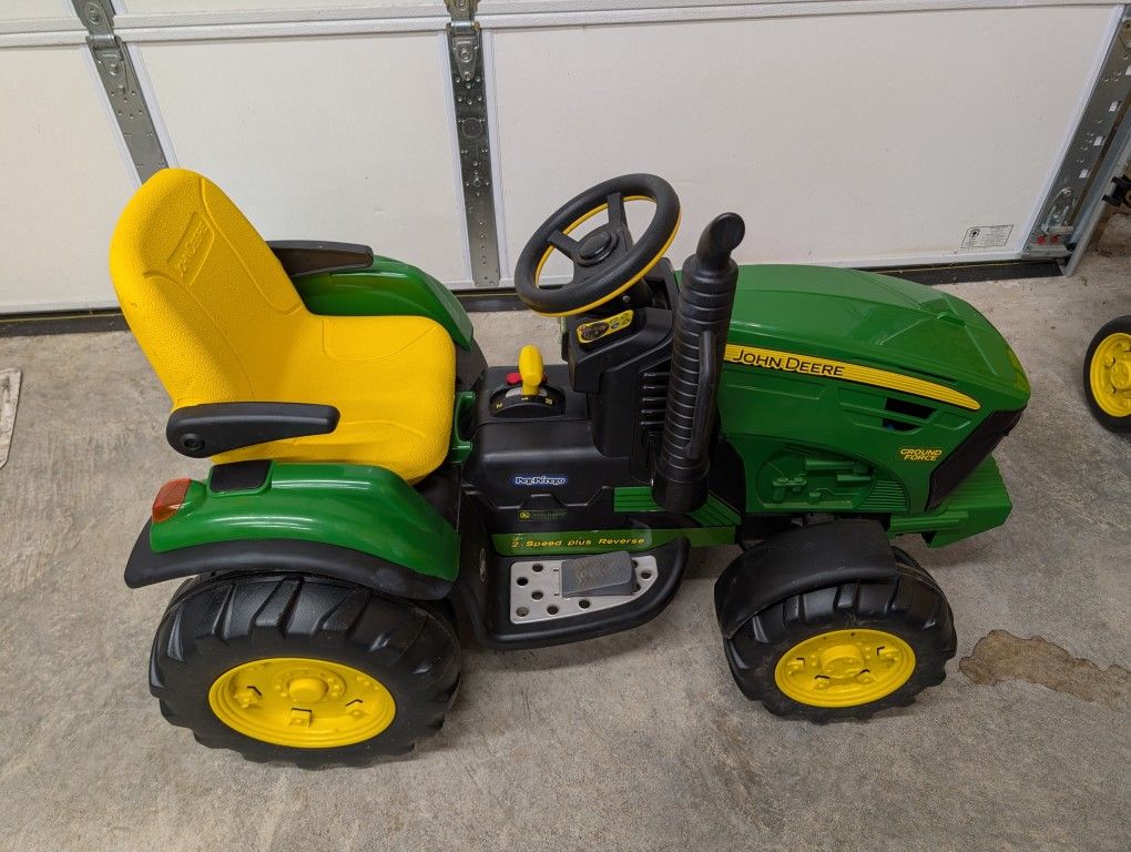 Peg Perego John Deere Ground Force Tractor