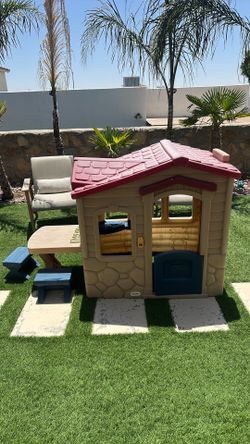 Kids play house