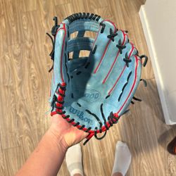 A2000 Baseball Glove 