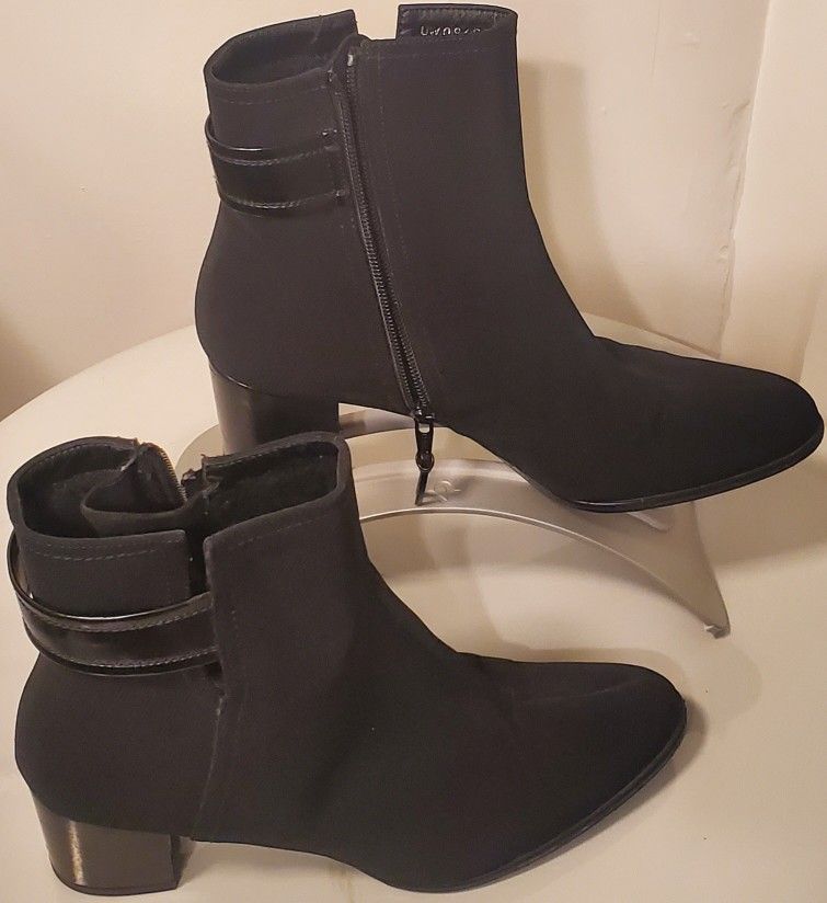 Stuart WeitzmanBuckette Suede Chunky-Heel Bootie, Black

