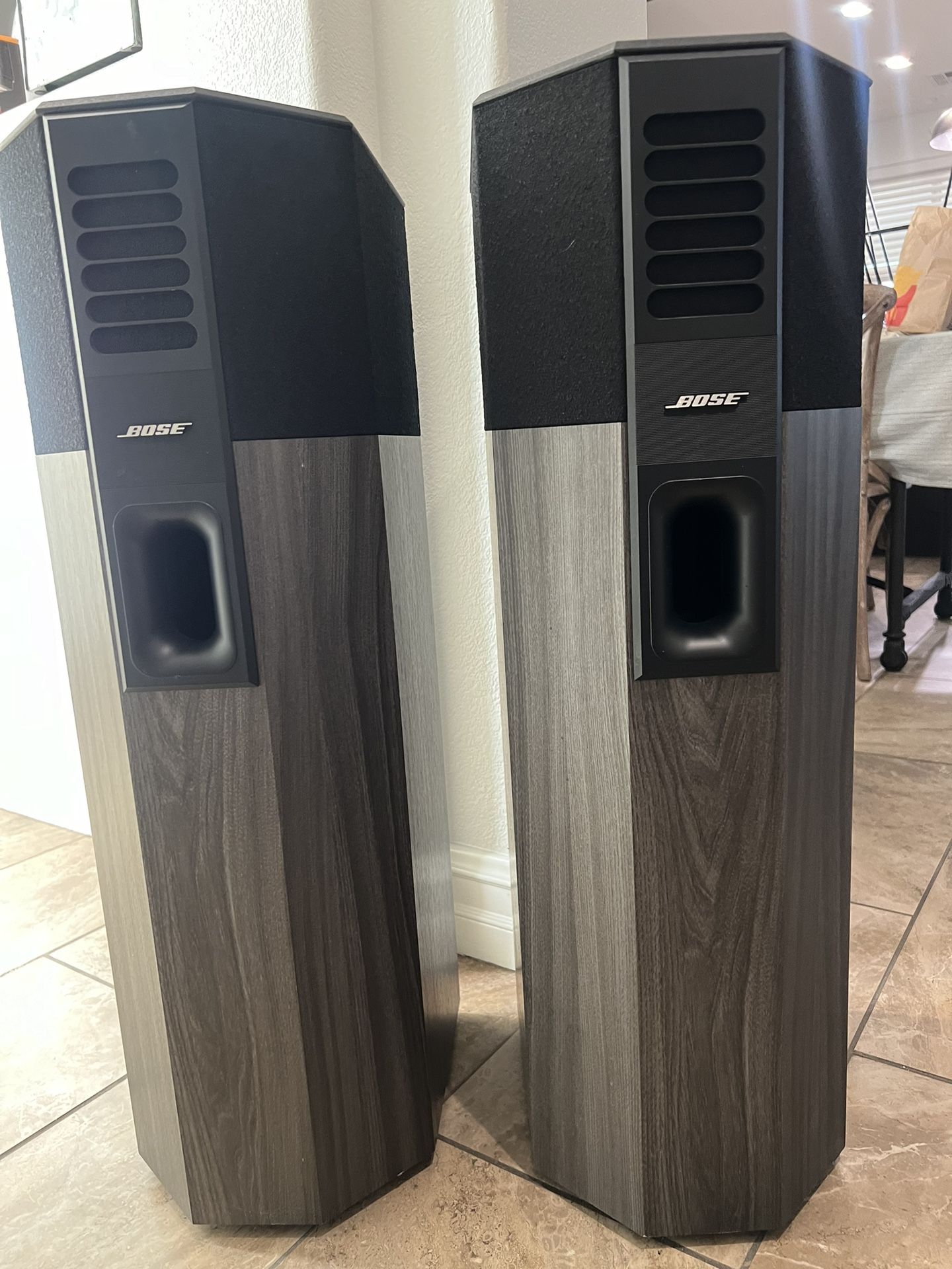 Bose 701 Tower Speakers Left/Right. Floor Standing Speakers.