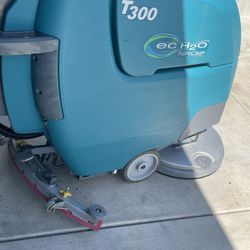 Tennant T300 Floor Scrubber With Touch Screen 
