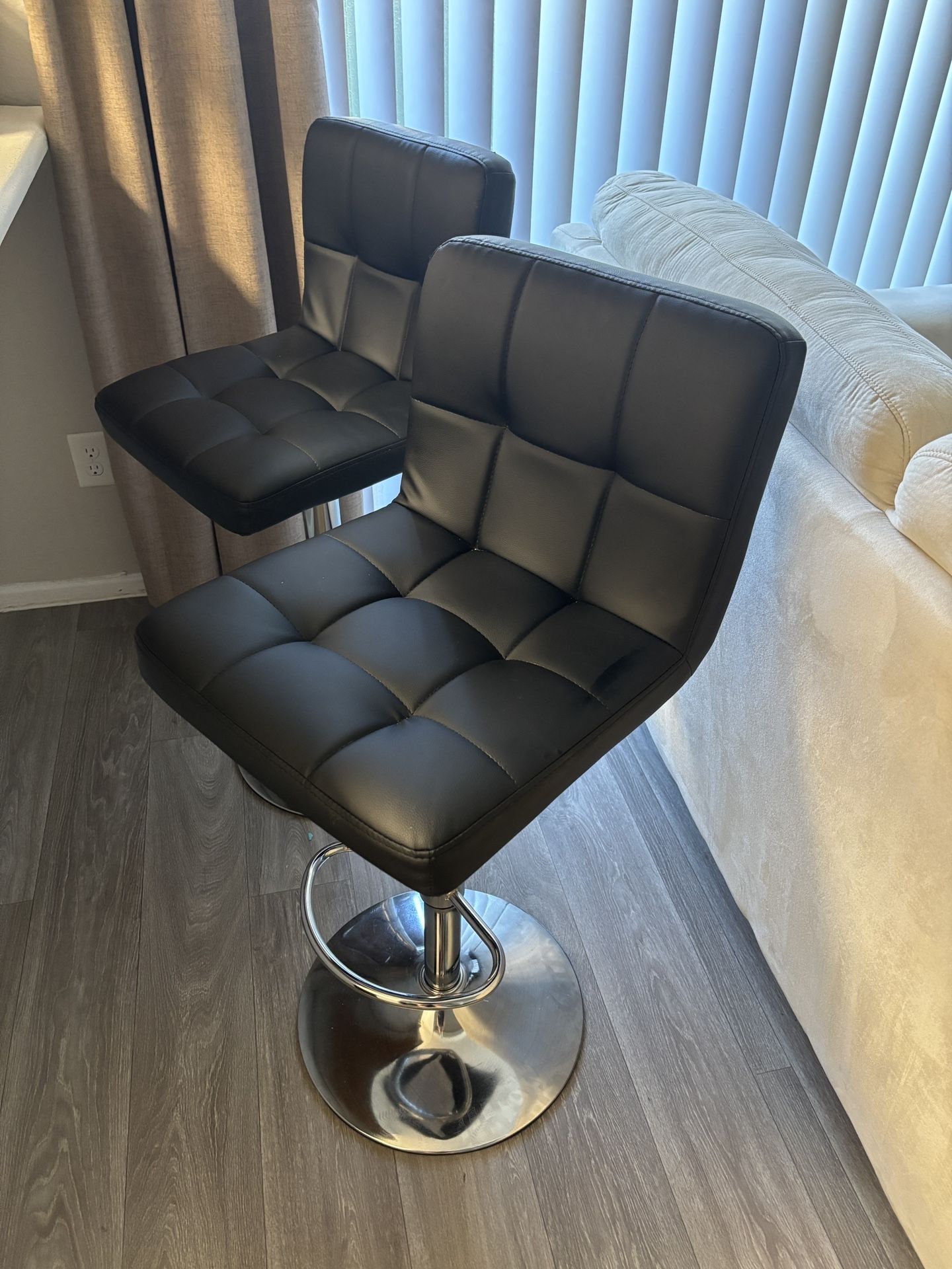 Black Adjustable Bar Stool Seats