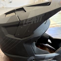 Leatt MTB Gravity 2.0 Helmet / Stealth Black
