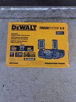 Dewalt 20v  tough  system  2.0 flex volt  20v /60v cordless led adjustable  work light tool only new