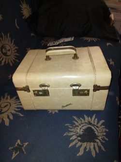 Travel Case With Mirror No Key