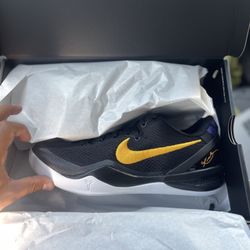 NIKE KOBE 8 LAKERS AWAY SIZE 9